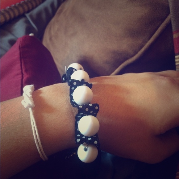 Bracelets - Picture 1 of 5